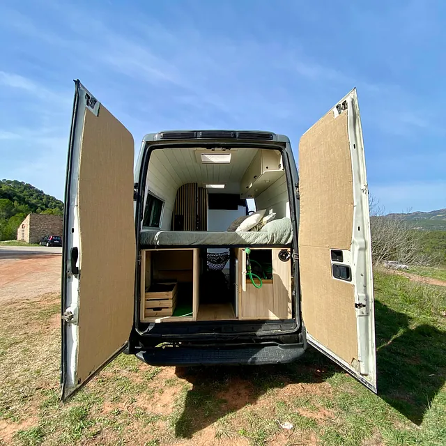 Camper 2 Enjoy Iveco-Cadaqus